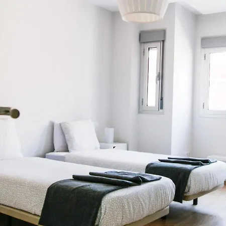 Stylish 2 Bedroom Near Alcaravaneras Beach Apartment *